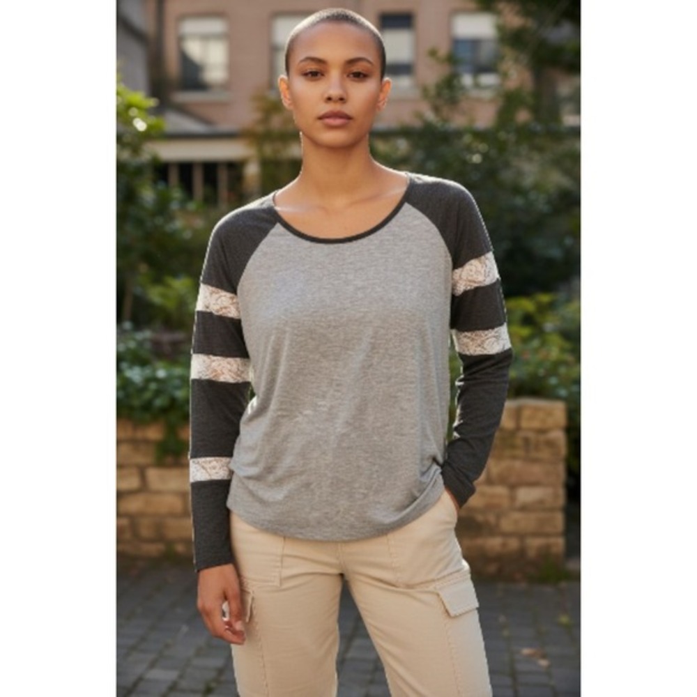 Charlotte Russe Two Tone Gray Scoop Neck Long Sleeve With‎ Lace Accents Top M
